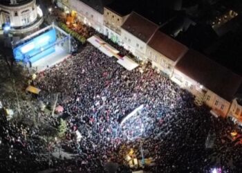 Protestë masive në Beograd në prag të takimit në Ohër, Vuçiç: Lufta e Tretë Botërore nuk është larg