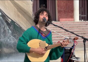 Jeta me sytë e Marcellos, artistit të rrugës që ka shëtitur botën: Marr energji nga njerëzit por…