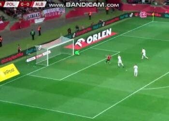 VIDEO/ Cikalleshi ‘shkarkon’ të majtën nga distanca, frikë te polakët