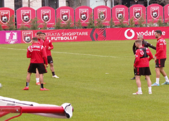 FOTO/ Zbulohet fanella e re që kuqezinjtë do përdorin për EURO2024