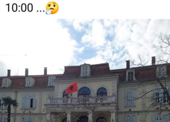 FOTOLAJM: Bashkisë në Shkodër i vënë kyçin, të gjithë në protestën e Berishës në Tiranë