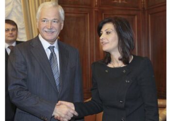 FOTO/ Marrëveshjet e Berishës me Putinin: Kur Topalli u dekorua nga Duma ruse