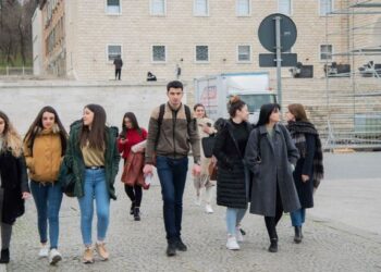 Eksodi anglez/ Popullsia pakësohet me 36 mijë vetë, rënie masive mes të rinjve