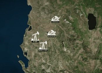 Zbulimet e mëdha dhe lavdia e “Arit të zi”, kur Shqipëria nxirrte 54 mijë fuçi në ditë