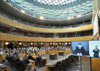 “Hapësirë për neutralitet”/ E djathta ekstreme në Austri lë sallën gjatë fjalimit të Zelenskit