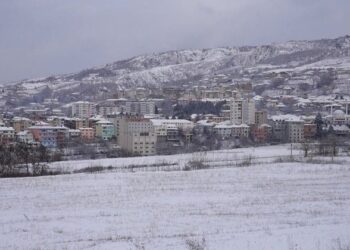 Dimër në mes të pranverës/ Fshatrat e Shqipërisë nën pushtetin e borës, breshërit dhe temperaturave të ulta
