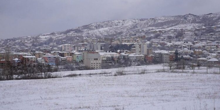Dimër në mes të pranverës/ Fshatrat e Shqipërisë nën pushtetin e borës, breshërit dhe temperaturave të ulta