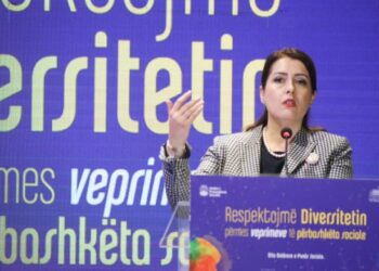 Licensohen 300 punonjësit e parë socialë/ Manastirliu: Fuqizojmë rolin e punonjësit në strukturat shëndetësore!