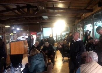 FOTO/ Demokratët ‘mbajnë frymën”! Nga salla e gjykatës, te dera e Apelit dhe selia e PD, palët presin vendimin për ‘vulën”