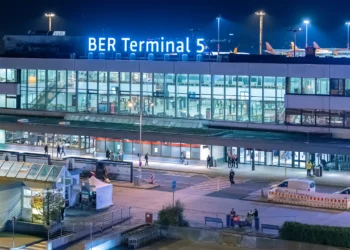 Greva paralizon aeroportet në Gjermani, sindikatat kërkojnë rritje pagash prej 10%