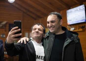 VIDEO/ Pranon se e thërasin Belo, rrjeti shpërthen në gallatë me nickname-n për Këlliçin