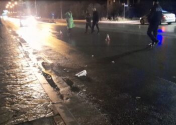 EMRAT/ Aksident në Berat: Kamionçina përplas e merr zvarrë 40-vjeçarin, i plagosuri niset drejt Traumës