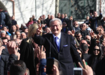 “Kujton se shqiptarët besojnë që ti s’ke vrarë në 21 janar?!”/ Balla ironizon hapur ish-kryeministrin: Suksese në jetë Sali Berisha!