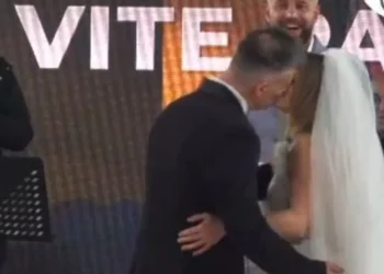 “Unë po të pres!”/ Bledi Mane s’heq dorë nga ‘nusja’ Nita, urimi special i gazetarit për ditëlindjen e këngëtares