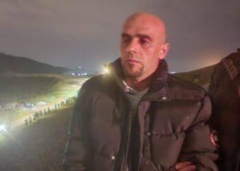 FOTOT/ I gjakosur dhe me pranga në duar, dalin pamjet nga arrestimi i Dan Hutrës
