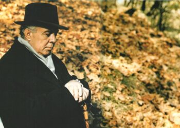 Enver Hoxha sipas “New York Times”: Nga mësues i frëngjishtes në shitës cigaresh, si e arrestuan para se të shpallej ‘gjeneral’