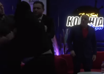 VIDEO/ Gazetarit Artan Hoxha i bëjnë ‘atentat’ live në emision