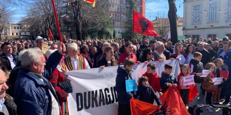 Benet Beci ndan pamjet nga protesta në Shkodër: Mbështes kërkesën e drejtë për ndërtimin e rrugës