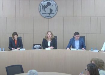 KQZ cakton renditjen e partive: PS dhe ‘Bashkë Fitojmë’ kryesojnë fletën e votimit, ndiqen nga Alibeaj, të …!