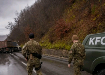“Gati për luftë”/ KFOR-i “dërgon” trupat në Gjakovë e Prizren, stërvitje masive