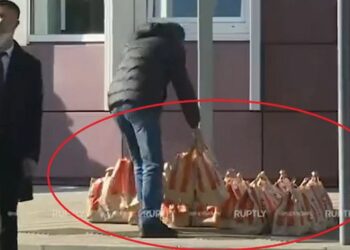 VIDEO/ S’kishin shije të mirë ushqimet e Putin apo frikë nga helmimi? Delegacioni kinez në Moskë kapet duke porositur KFC