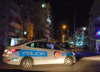 Emrat/ Plagosje me thikë te ‘Komuna e Parisit’, autori në kërkim