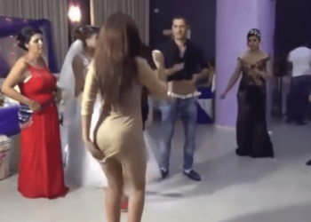 VIDEO/ Kur kunata fillon të ‘dridhë’ … belin, dasmorët harrojnë se ekziston nusja, krushqit e mbulojnë me para