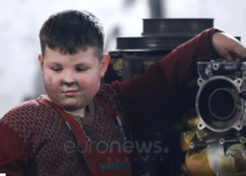 “Fitoj 20 mijë lekë në javë”/ Historia mekanikut 8-vjeçar: Edhe në shkollë jam i mirë