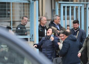 VIDEO/ Tragjedia e trenave në Greqi, pamje rrëqethëse nga spitali i Larisës, thirrja e nënës: Ku është vajza ime?