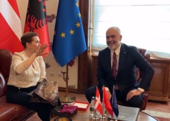 Kryeministrja e Danimarkës mrekullohet nga zyra e Ramës: S’kisha parë kurrë më parë një të tillë, duhet të jetë e vetmja në botë