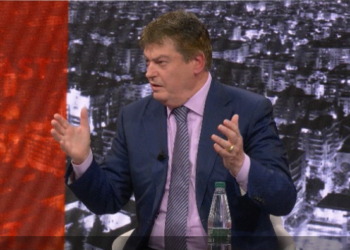 ‘Beteja’ brenda PD, Topi: Berisha ka klonuar edhe 100 të tjerë si vetja, edhe pse të rinj e të diplomuar! Rama, e ka kthyer në qesharak