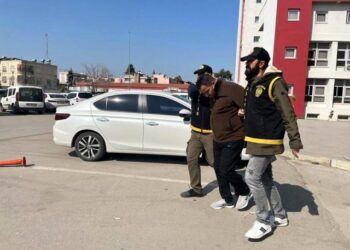 Shkaku ishin delet/ Babë e bir vrasin dy të rinj dhe plagosin një 8-vjeçar