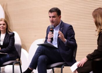 Veliaj: S’ka asnjë taksë të re arsimi për familjarët! Po të dëgjonim vulëhumburit, do ishim ende në shkolla me 2 e 4 turne