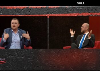 ‘Qenke ordiner ti…jam profesor unë’/ Plas sherri mes demokratëve! Kola: Më the Berisha ka dosje! Hoxha: Motra jote është…!