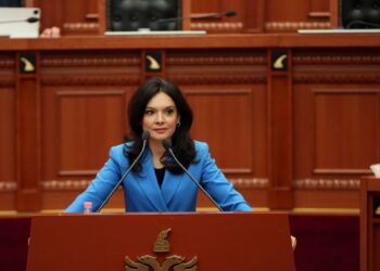 Varka e mbytur e opozitës si skenar Hollywood-i