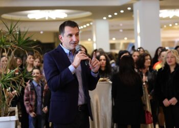 Veliaj: Krenar që iu kemi shërbyer familjeve të Kavajës, e mbajmë kokën lart dhe fitojmë betejën e ardhshme me sukses