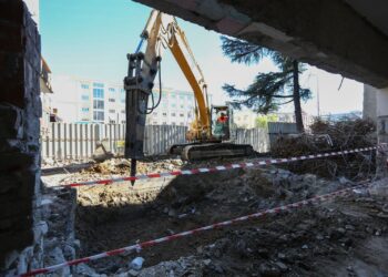 Veliaj inpekton punimet në shkollën “Asim Vokshi”: Do të jetë gati të mirëpresë nxënësit në vitin e ri shkollor