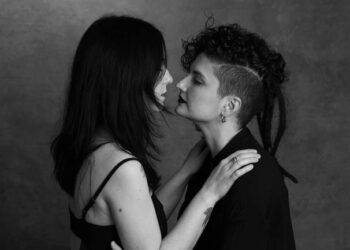 FOTOT/ Ironia e Xheni Karajt: Mos u bëni merak, vulën e keni në vend të sigurtë se ua ruajmë ne të LGBT-së