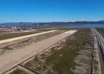 Aksionet e kushtueshme të aeroportit të Vlorës shiten për një çmim minimal
