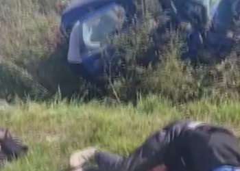 FOTO/ Aksident i frikshëm në aksin ‘Manëz-Gjiri i Lalëzit’: Makina del nga rruga, katër persona të plagosur