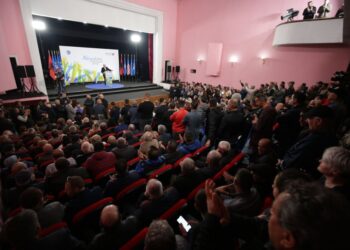 Kandidatët e PS/ Berisha shfrenon fantazinë: Diku u emëruan me dajak, në zona të tjera me hekura në duar