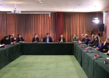 Veliaj me shoqatat e hotelerisë: Këto janë ditët më të mira për Tiranën! Rreth 4 milionë e gjysmë turistë…