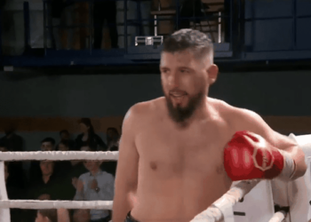 Fitorja e 14 radhazi/ Boksieri shqiptar triumfon në ndeshjen ndaj kundështarit serbit