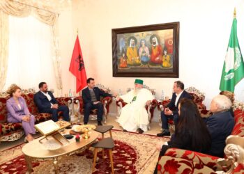 Veliaj uron besimtarët bektashinj: Duam që edhe festa e Ashures të jetë festë zyrtare!