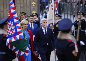 Fitoi zgjedhjet si kandidat i pavarur/ Ish-gjenerali i NATO-s, nis mandatin si president i ri i Çekisë