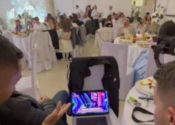 Çmenduri shqiptare! Çifti martohet, dasmorët shohin ‘Big Brother VIP’ (FOTO)