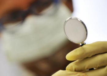 Skema “perfekte”/ Shqiptari hiqej si dentist dhe vizitonte italianë, i sillte më pas në Shqipëri për ‘turizëm dentar”