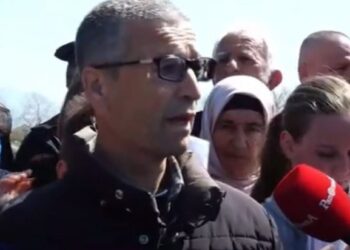 Protesta në Bërxullë/ Banori kërcënon me vetëflijim: Herën tjetër do marr benzinën e shkrepësen!