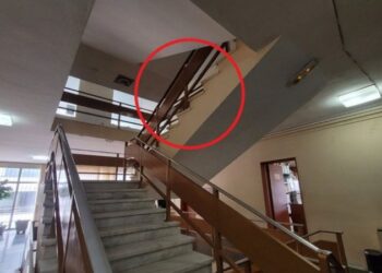 Tmerr në gjykatë, i riu tenton t’i japë fund jetës duke u vetëvarur me litar nga kati i tretë