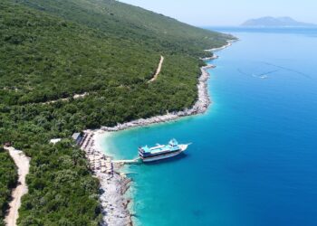 Turistja nga Tirana humb në Karaburun për shkak të mjegullës, policia vihet në kërkim të 64-vjeçares